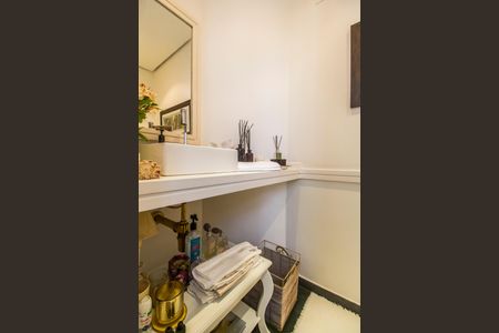 Casa de condomínio à venda com 485m², 3 quartos e 6 vagasLavabo