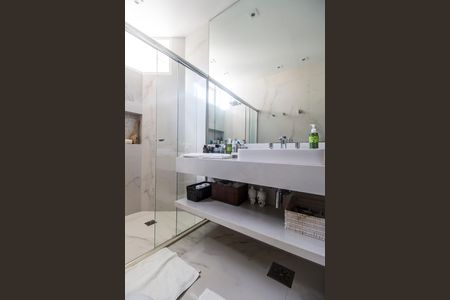 Casa de condomínio à venda com 485m², 3 quartos e 6 vagasBanheiro da Suíte