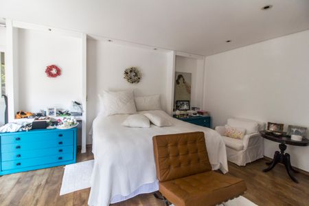 Casa de condomínio à venda com 485m², 3 quartos e 6 vagasSuíte master