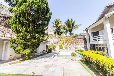 Casa de condomínio à venda com 485m², 3 quartos e 6 vagasPiscina