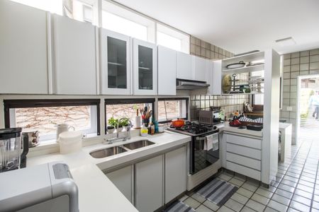 Casa de condomínio à venda com 485m², 3 quartos e 6 vagasCozinha