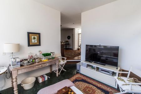 Casa de condomínio à venda com 485m², 3 quartos e 6 vagasSala