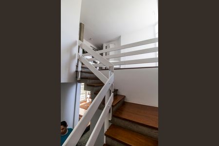 Casa de condomínio à venda com 485m², 3 quartos e 6 vagasEscada