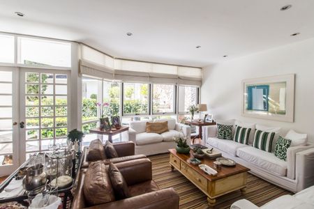 Sala de casa de condomínio à venda com 3 quartos, 485m² em Alphaville, Santana de Parnaíba