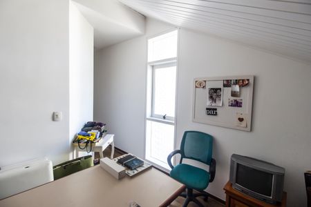 Casa de condomínio à venda com 485m², 3 quartos e 6 vagasEscritório