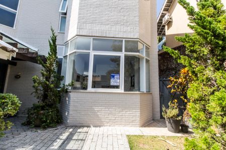 Casa de condomínio à venda com 485m², 3 quartos e 6 vagasFachada