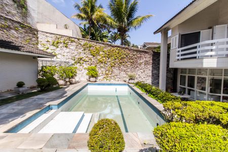 Casa de condomínio à venda com 485m², 3 quartos e 6 vagasPiscina