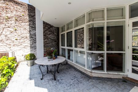 Casa de condomínio à venda com 485m², 3 quartos e 6 vagasVaranda