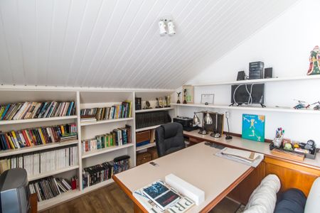 Casa de condomínio à venda com 485m², 3 quartos e 6 vagasEscritório