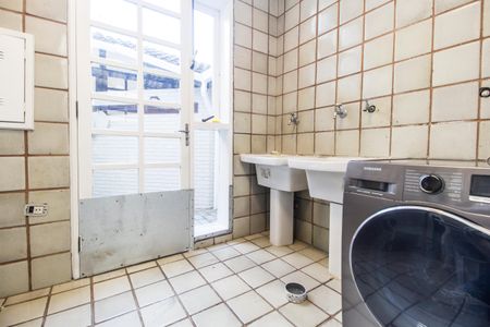 Casa de condomínio à venda com 485m², 3 quartos e 6 vagasÁrea de Serviço