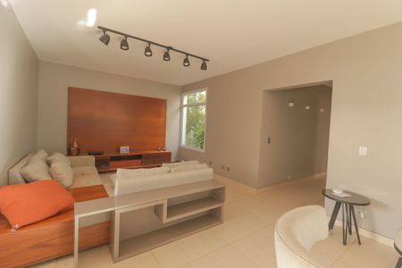 Casa de condomínio à venda com 6000m², 7 quartos e 4 vagasSala