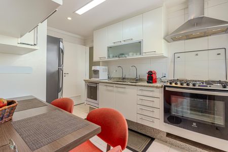 Apartamento à venda com 200m², 4 quartos e 4 vagasCozinha