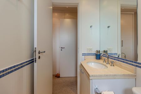 Apartamento à venda com 200m², 4 quartos e 4 vagasBanheiro da Suíte 3