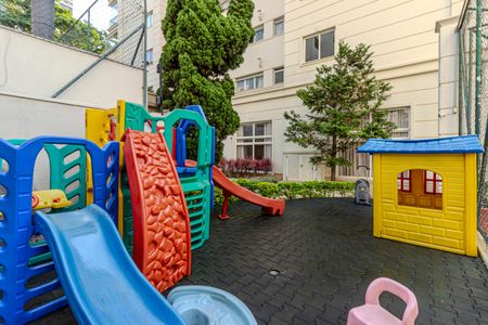 Apartamento à venda com 200m², 4 quartos e 4 vagasÁrea comum - Playground