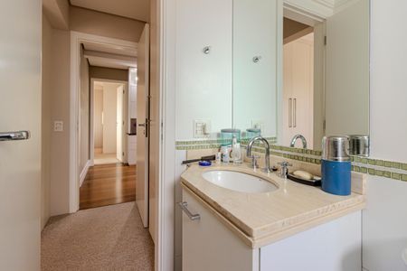 Apartamento à venda com 200m², 4 quartos e 4 vagasBanheiro da Suíte 2