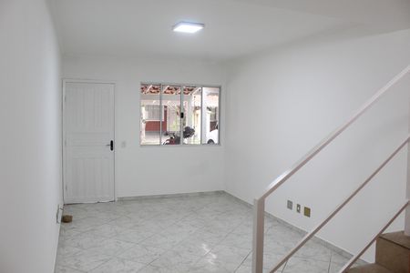 Casa de condomínio para alugar com 70m², 2 quartos e 2 vagasSala
