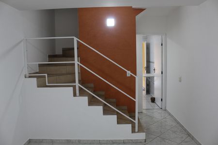 Casa de condomínio para alugar com 70m², 2 quartos e 2 vagasSala