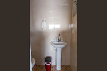 Casa à venda com 220m², 4 quartos e 3 vagas Casa à venda com 220m², 4 quartos e 3 vagasBanheiro de Serviço