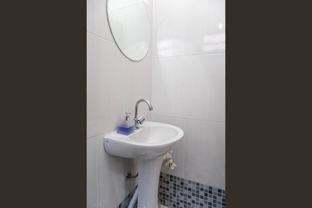 Casa à venda com 220m², 4 quartos e 3 vagas Casa à venda com 220m², 4 quartos e 3 vagasBanheiro Social