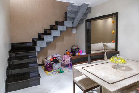 Casa à venda com 220m², 4 quartos e 3 vagas Casa à venda com 220m², 4 quartos e 3 vagasSala de Jantar