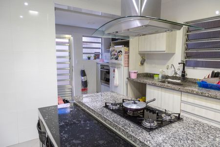 Casa à venda com 220m², 4 quartos e 3 vagas Casa à venda com 220m², 4 quartos e 3 vagasCozinha