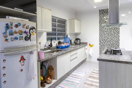 Casa à venda com 220m², 4 quartos e 3 vagas Casa à venda com 220m², 4 quartos e 3 vagasCozinha