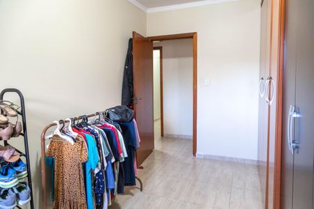 Casa à venda com 220m², 4 quartos e 3 vagas Casa à venda com 220m², 4 quartos e 3 vagasQuarto