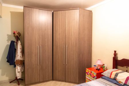 Casa à venda com 220m², 4 quartos e 3 vagas Casa à venda com 220m², 4 quartos e 3 vagasQuarto 4