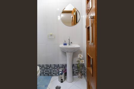 Casa à venda com 220m², 4 quartos e 3 vagas Casa à venda com 220m², 4 quartos e 3 vagasBanheiro Social