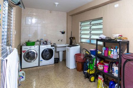 Casa à venda com 220m², 4 quartos e 3 vagas Casa à venda com 220m², 4 quartos e 3 vagasÁrea de Serviço