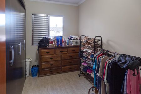 Casa à venda com 220m², 4 quartos e 3 vagas Casa à venda com 220m², 4 quartos e 3 vagasQuarto