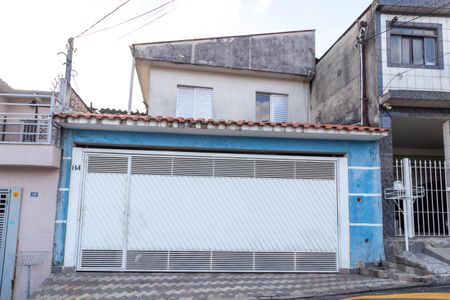 Casa à venda com 220m², 4 quartos e 3 vagas Casa à venda com 220m², 4 quartos e 3 vagasFachada