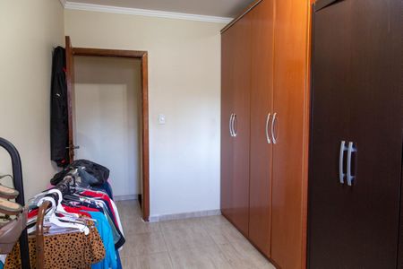 Casa à venda com 220m², 4 quartos e 3 vagas Casa à venda com 220m², 4 quartos e 3 vagasQuarto