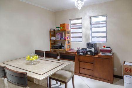 Casa à venda com 220m², 4 quartos e 3 vagas Casa à venda com 220m², 4 quartos e 3 vagasSala de Jantar