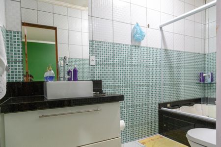 Casa à venda com 220m², 4 quartos e 3 vagas Casa à venda com 220m², 4 quartos e 3 vagasBanheiro do Quarto 2