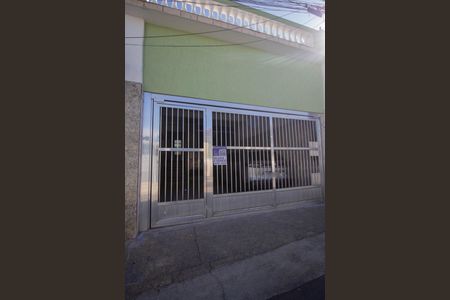 Casa à venda com 157m², 3 quartos e 2 vagas Casa à venda com 157m², 3 quartos e 2 vagasFachada e Placa