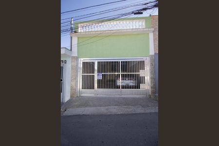 Casa à venda com 157m², 3 quartos e 2 vagas Casa à venda com 157m², 3 quartos e 2 vagasFachada