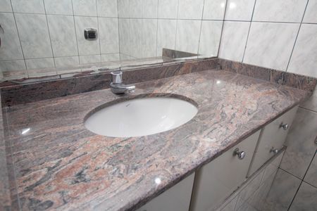 Casa à venda com 157m², 3 quartos e 2 vagas Casa à venda com 157m², 3 quartos e 2 vagasBanheiro Social