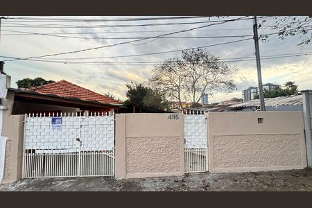 Casa para alugar com 70m², 3 quartos e 1 vaga Casa para alugar com 70m², 3 quartos e 1 vagaFachada