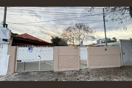 Casa para alugar com 70m², 3 quartos e 1 vaga Casa para alugar com 70m², 3 quartos e 1 vagaFachada
