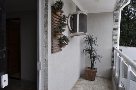 Casa de condomínio à venda com 194m², 3 quartos e 1 vagaVaranda