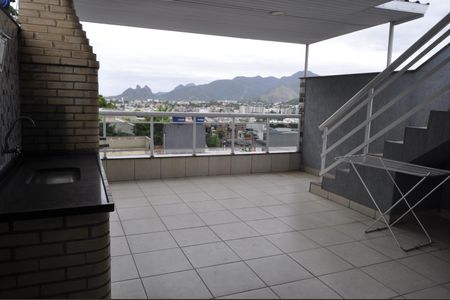Casa de condomínio à venda com 194m², 3 quartos e 1 vagaVaranda