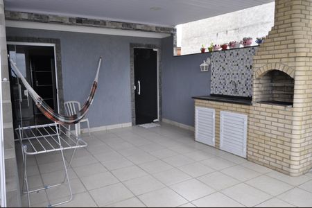 Casa de condomínio à venda com 194m², 3 quartos e 1 vagaVaranda