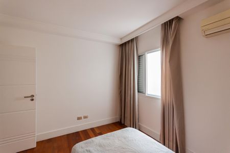 Casa à venda com 470m², 4 quartos e 5 vagasSuíte 2