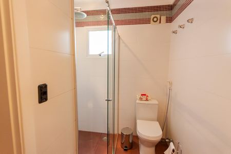 Casa à venda com 470m², 4 quartos e 5 vagasBanheiro da Suíte 2