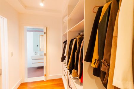 Casa à venda com 470m², 4 quartos e 5 vagasCloset Suíte 2