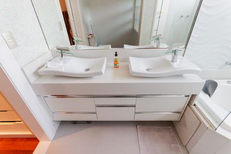 Casa à venda com 470m², 4 quartos e 5 vagasBanheiro da Suíte 3