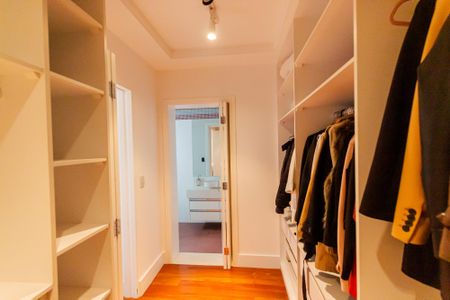Casa à venda com 470m², 4 quartos e 5 vagasCloset Suíte 2