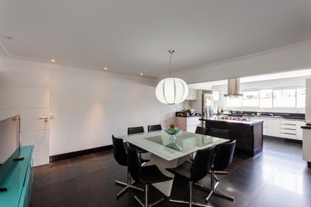 Casa à venda com 470m², 4 quartos e 5 vagasCopa