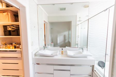 Casa à venda com 470m², 4 quartos e 5 vagasBanheiro da Suíte 3